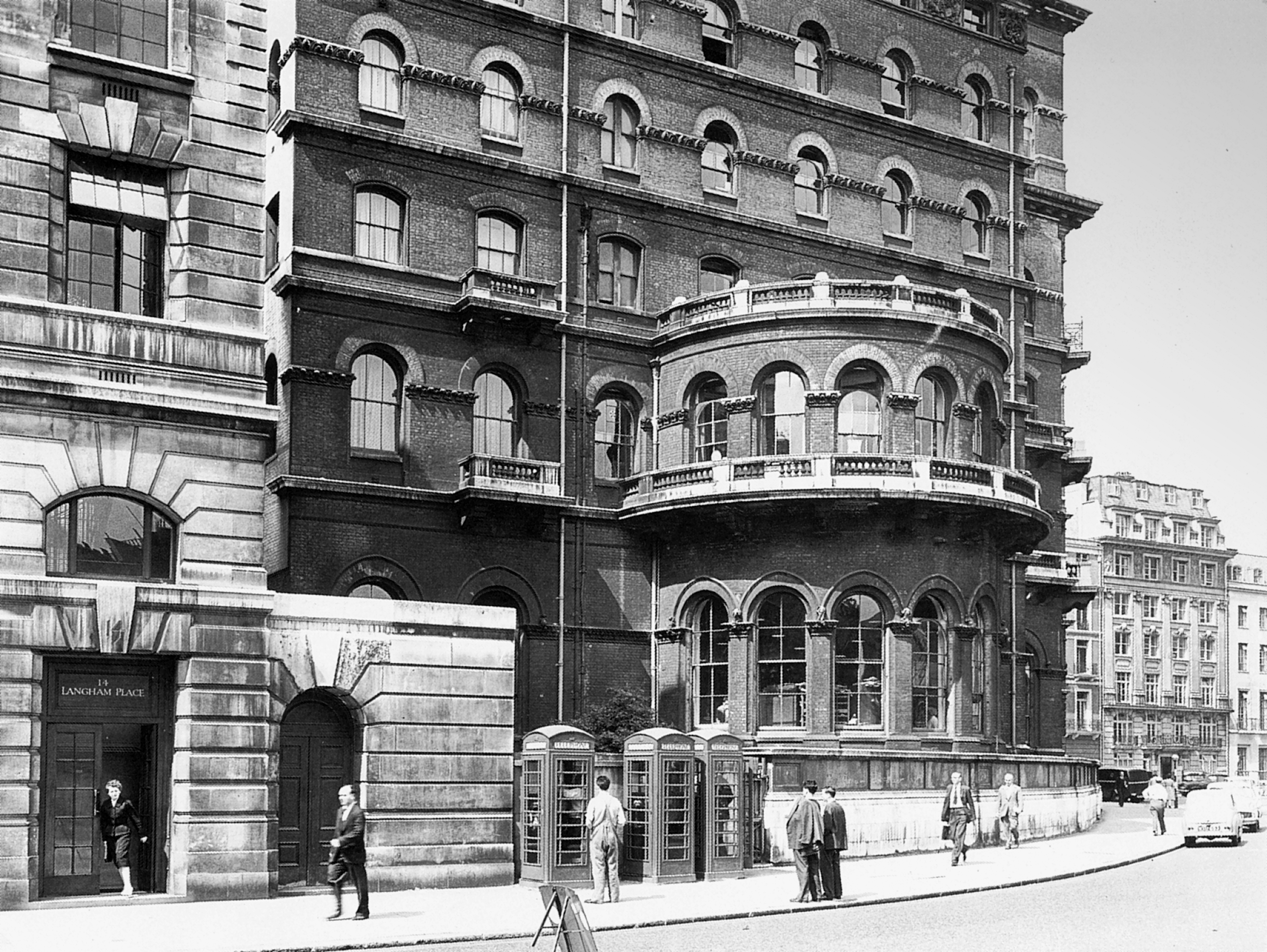 The_Langham_1960s _Occupied_by_BBC.jpg